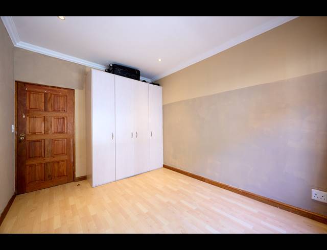 5 BEDROOM CLUSTER FOR SALE IN BARBEQUE DOWNS